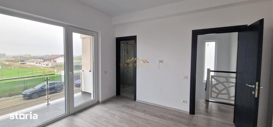 Casă cu 4 camere cu Teren 453 Mp în Vărăști