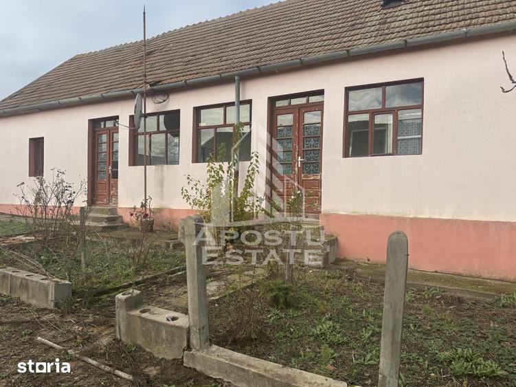 Casă cu 4 camere cu Teren 2518 Mp în Central