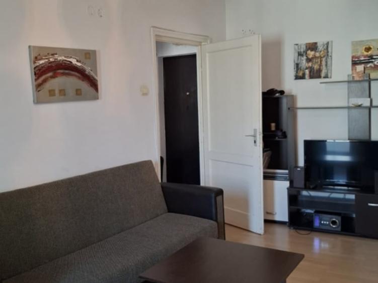 Apartament cu 2 camere semidecomandat, mobilat în Victoriei
