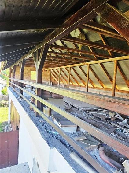 Casă individuală cu 13 camere cu Canalizare în Hetiur