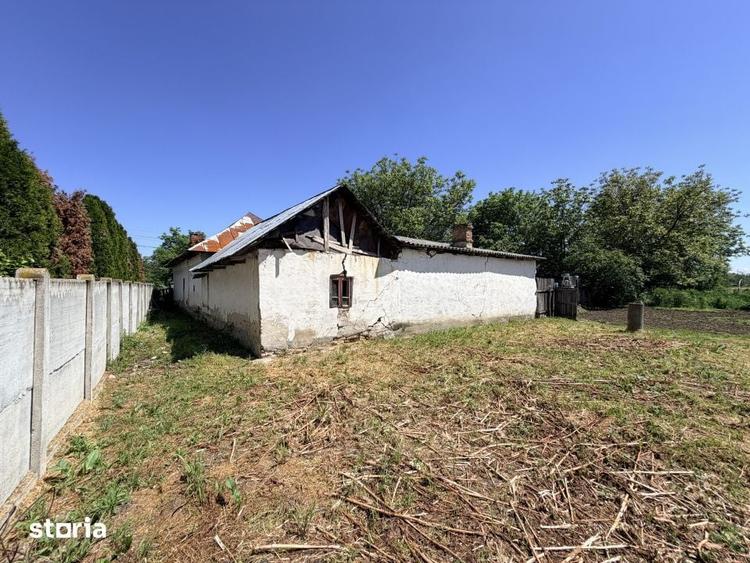 Casă cu 6 camere cu Teren 3000 Mp în Cârcea