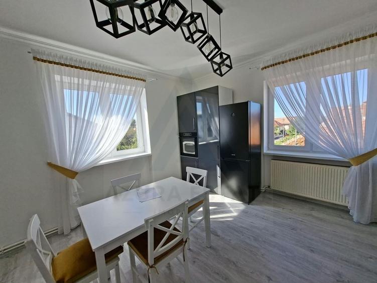 Apartament cu 3 camere decomandat, mobilat în Trei Stejari