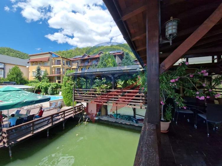 Hotel/Pensiune, de 871 mp, în Eșelnița