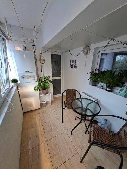 Apartament cu 3 camere decomandat în 1 Decembrie