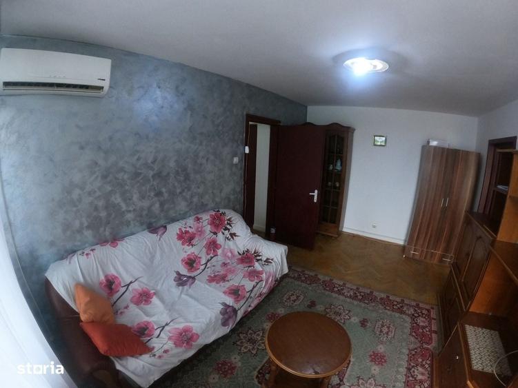 Apartament cu 2 camere semidecomandat în Uiești