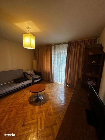 Apartament cu 3 camere decomandat în Rahova