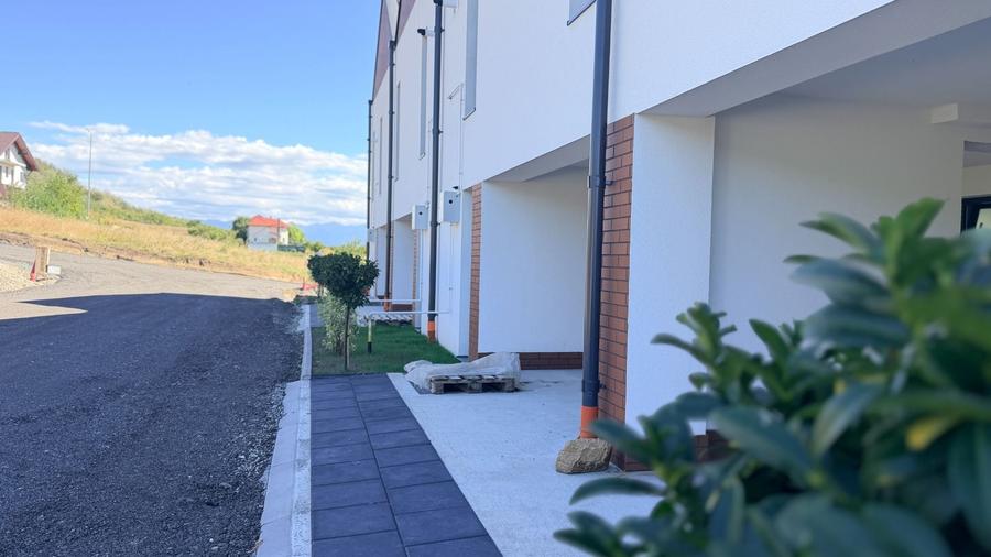Casă cu 4 camere cu Teren 200 Mp în Gușterița