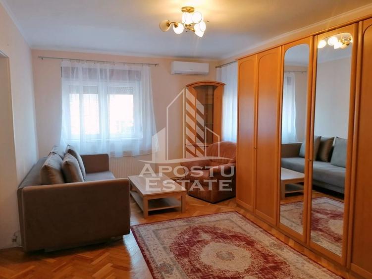 Apartament cu 2 camere decomandat în P-ța Unirii