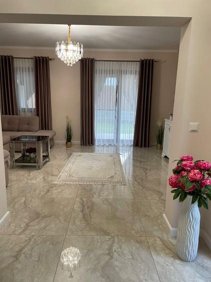 Duplex cu 4 camere cu Teren 175 Mp în Florești