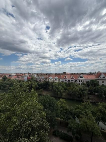 Apartament cu 3 camere semidecomandat, mobilat în P-ța Maria
