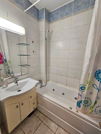 Apartament cu 3 camere semidecomandat în Națiunile Unite