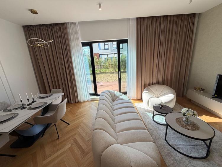 Casă individuală cu 4 camere cu Piscina în Tunari
