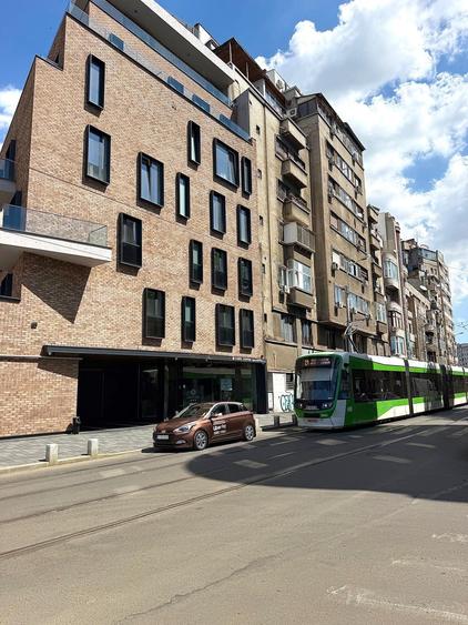 Apartament cu 3 camere semidecomandat în Universitate