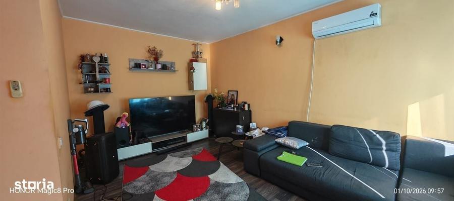 Casă cu 3 camere decomandat în Cristești