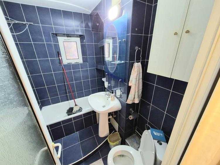 Apartament cu 3 camere decomandat în Micro 16