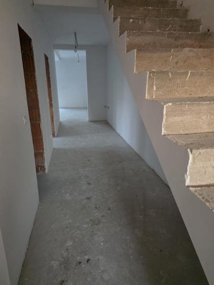 Duplex cu 4 camere cu Canalizare în Giarmata