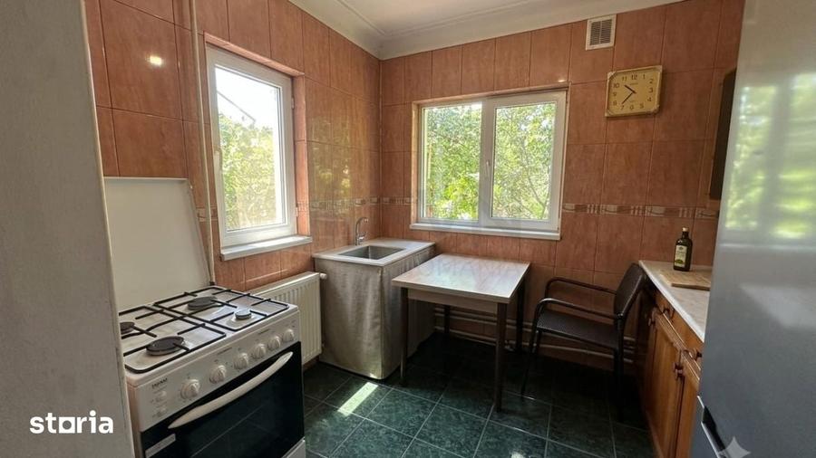 Casă cu 5 camere cu Teren 390 Mp în Chitila