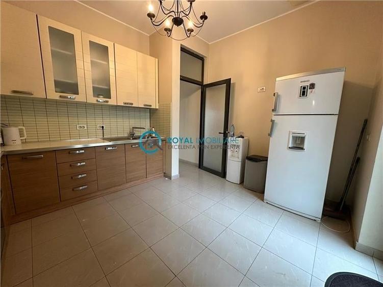 Casă individuală cu 6 camere cu Canalizare în Albert