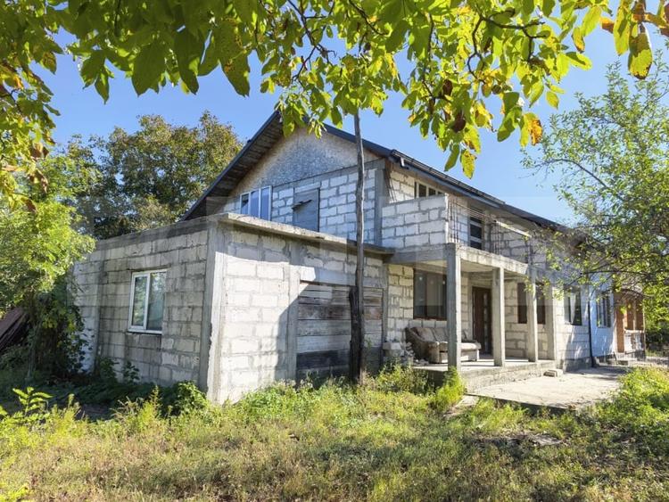 Duplex cu 4 camere cu Garaj în Prisăcani