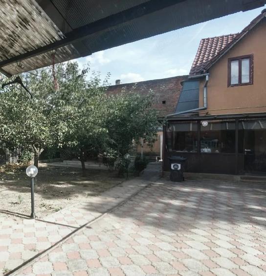 Casă cu 6 camere cu Teren 500 Mp în Traian