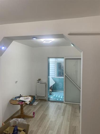 Apartament cu 3 camere semidecomandat în Palat