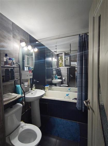Apartament cu 3 camere decomandat în Nicolina