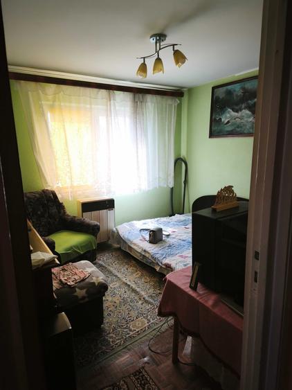 Apartament cu 3 camere decomandat în Exterior Vest
