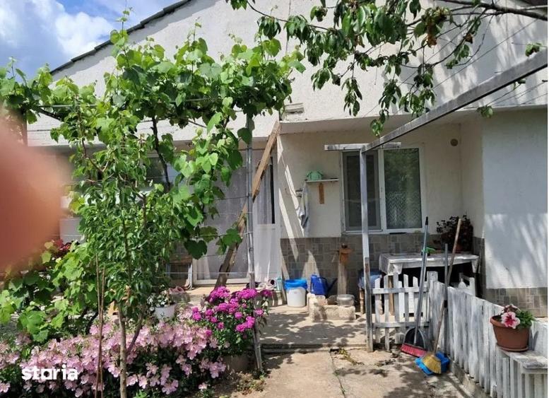 Casă cu 6 camere cu Teren 330 Mp în Cumpăna