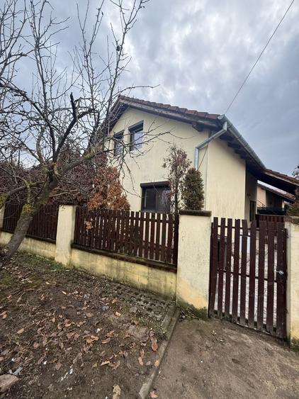 Casă individuală cu 5 camere cu Canalizare în Giroc