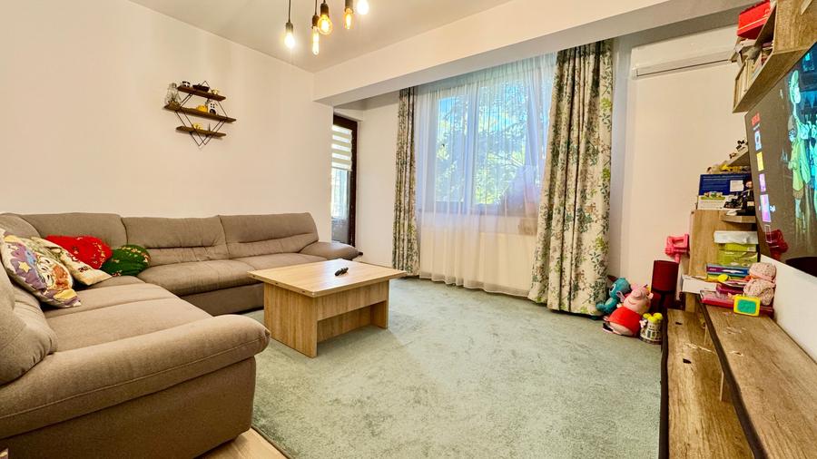 Apartament cu 3 camere decomandat în Jiului