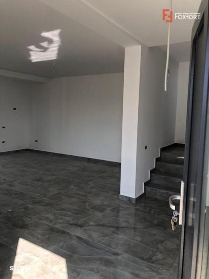 Casă cu 4 camere cu Teren 302 Mp în Plopi