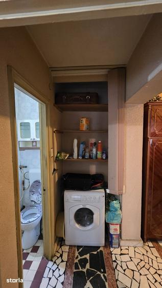 Apartament cu 4 camere decomandat în Calea București