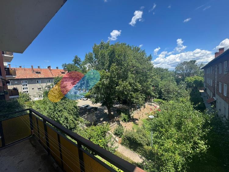 Apartament cu 4 camere decomandat în Dâmbul Rotund