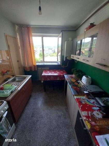 Apartament cu 3 camere decomandat în Săsar