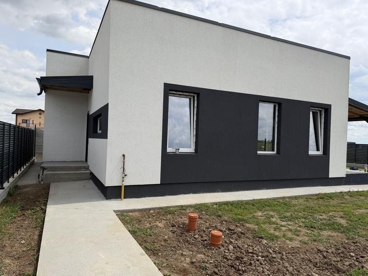 Casă cu 3 camere în Adunații-Copăceni