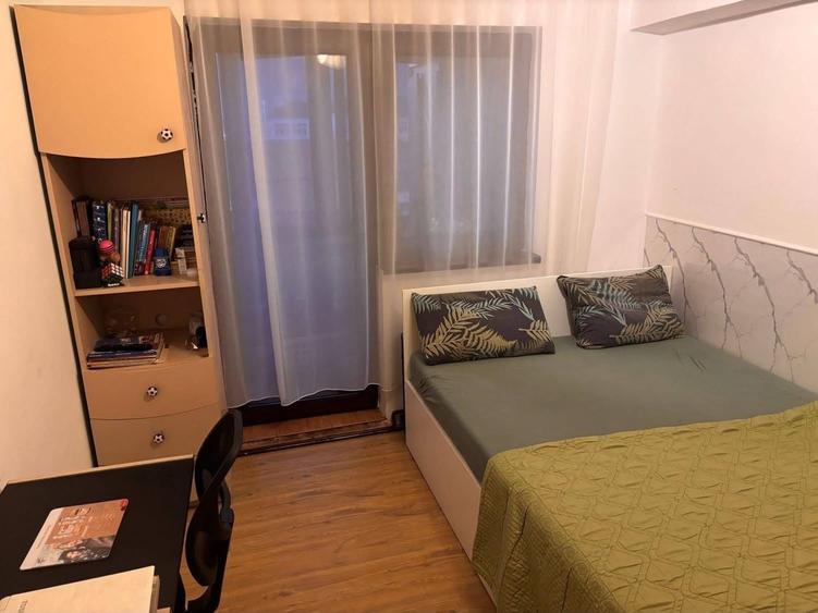 Apartament cu 4 camere decomandat în Traian