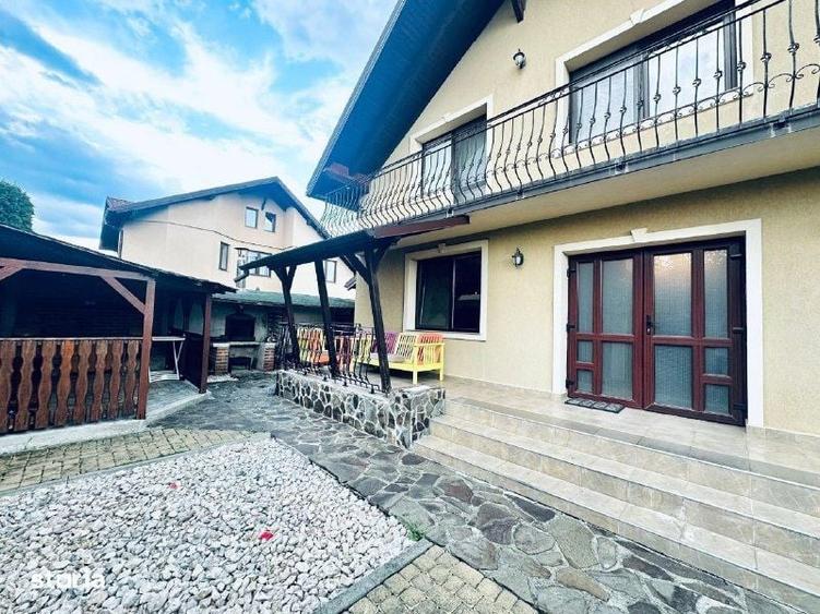 Casă cu 4 camere decomandat în Stupini
