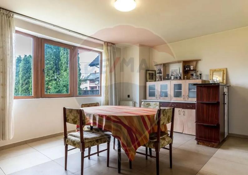 Casă cu 6 camere cu Teren 1007 Mp în Central