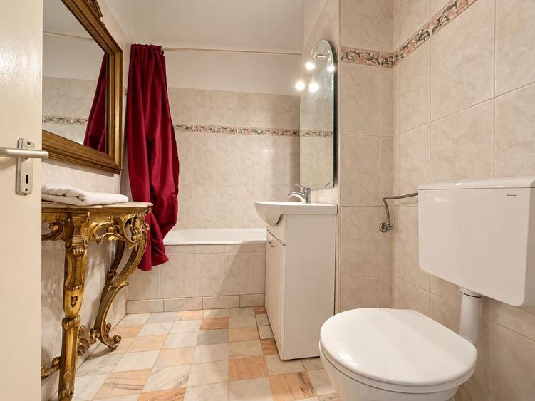 Apartament cu 3 camere decomandat, mobilat în Central