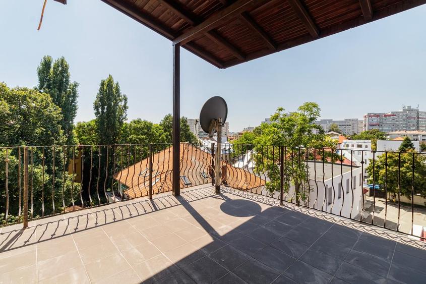 Apartament cu 4 camere decomandat în Kiseleff