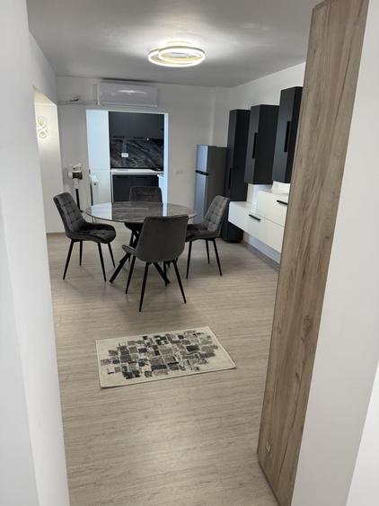 Apartament cu 4 camere decomandat în Central