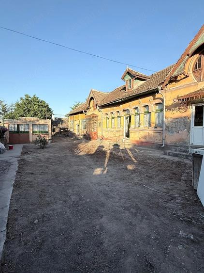 Casă cu 2 camere cu Teren 1200 Mp în Central