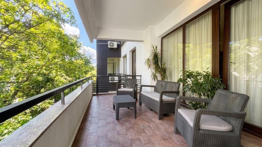 Apartament cu 2 camere semidecomandat, mobilat în Pajura