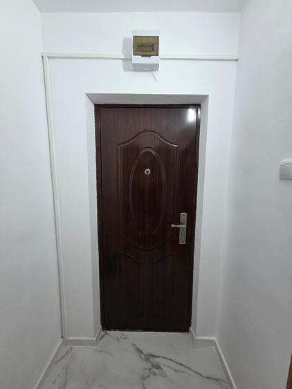 Apartament cu 2 camere semidecomandat în Adjud