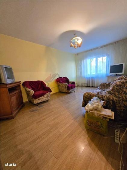 Apartament cu 3 camere decomandat în Dacia