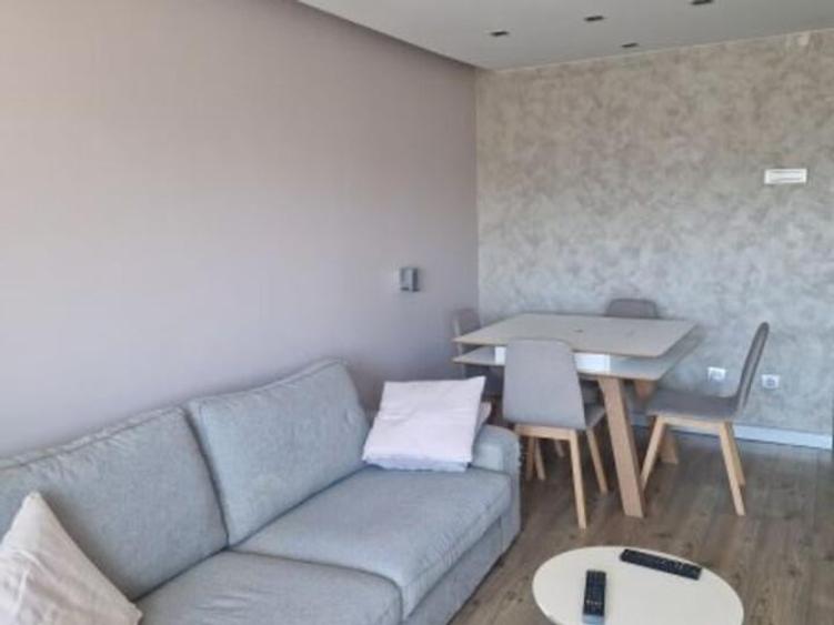 Apartament cu 3 camere decomandat, mobilat în Nerva Traian