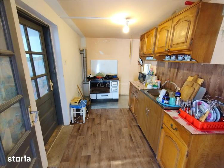 Casă cu 8 camere cu Teren 3800 Mp în Central