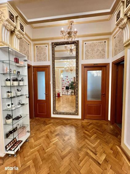 Apartament cu 5 camere în Romană