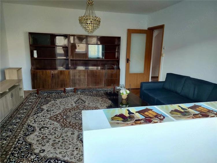 Apartament cu 4 camere decomandat în Girocului