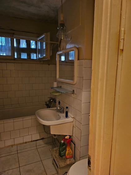 Apartament cu 3 camere semidecomandat în Titan